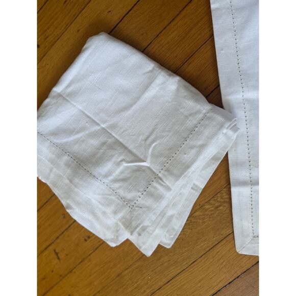 White 4 Pcs Linen Embroidered Table Napkins - NO TARIFFs!!! Ready To Ship! - Picture 1 of 4